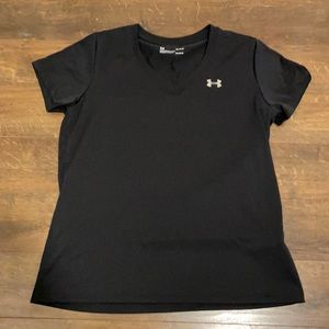 Like new women’s under armour black shirt